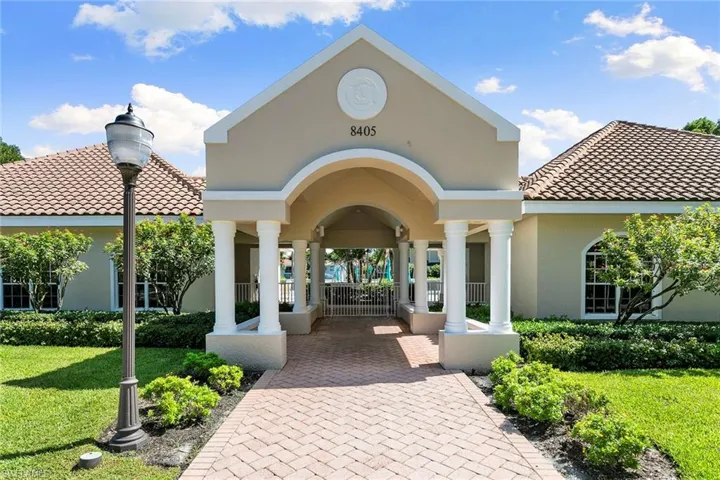 8456  Abbington  CIR, Naples, FL 34108