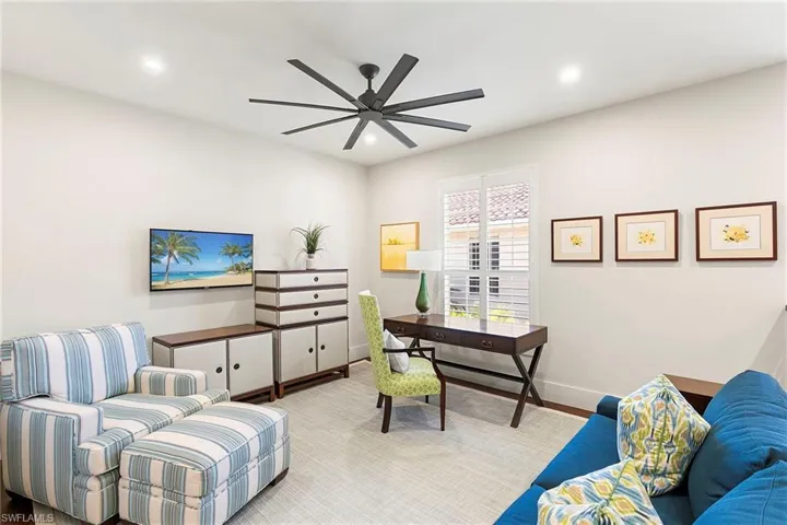 8456  Abbington  CIR, Naples, FL 34108