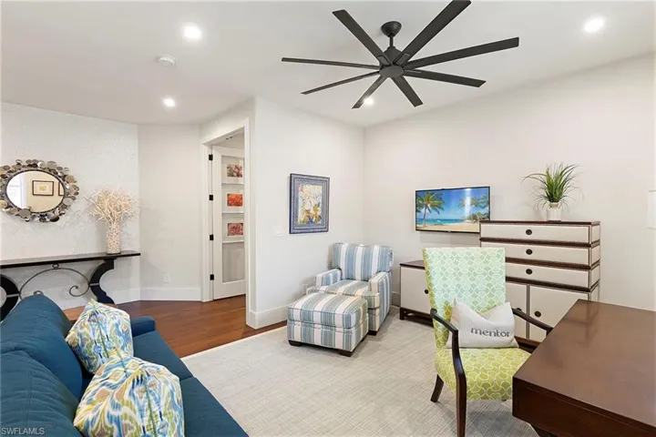 8456  Abbington  CIR, Naples, FL 34108