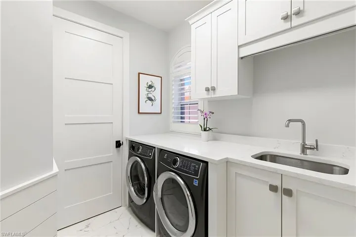 8456  Abbington  CIR, Naples, FL 34108