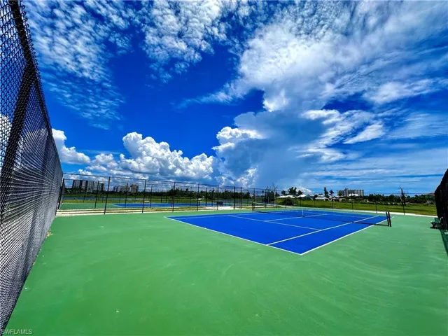BAY BEACH COMMONS AMENITIES - TENNIS COURTS