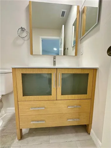 Detailed view of baseboards