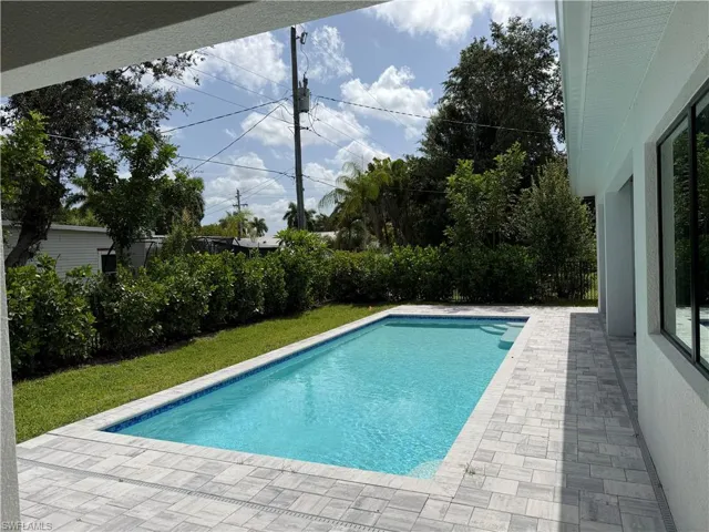 1257 22nd Ave N, Naples, Florida 34103