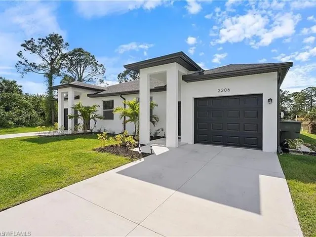 2206 Leda Ave S, Lehigh Acres, Florida 33973