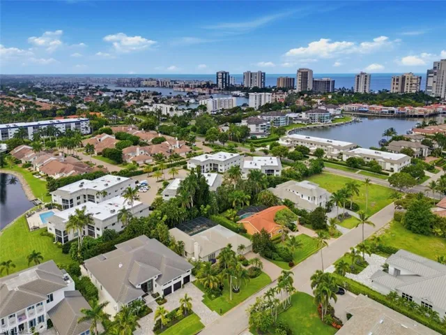 Just a short stroll to Venetian Village & Park Shore Beach
