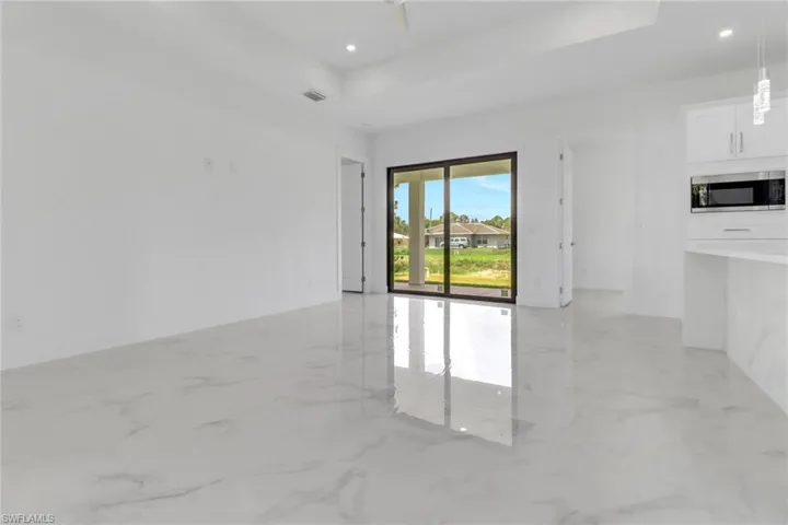 836  Milano S AVE, Lehigh Acres, FL 33974