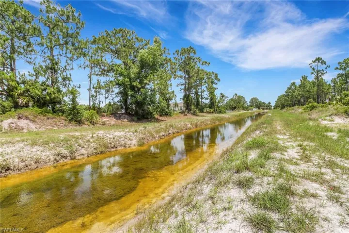 836  Milano S AVE, Lehigh Acres, FL 33974