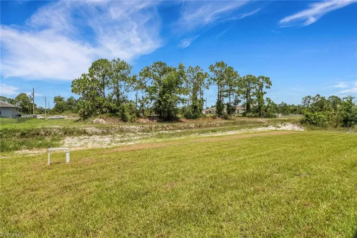 836  Milano S AVE, Lehigh Acres, FL 33974