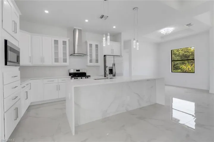 836  Milano S AVE, Lehigh Acres, FL 33974