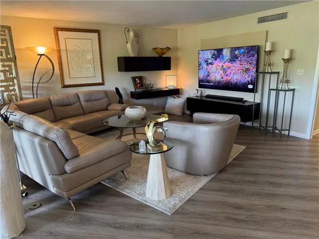 107  Clubhouse  DR, Naples, FL 34105