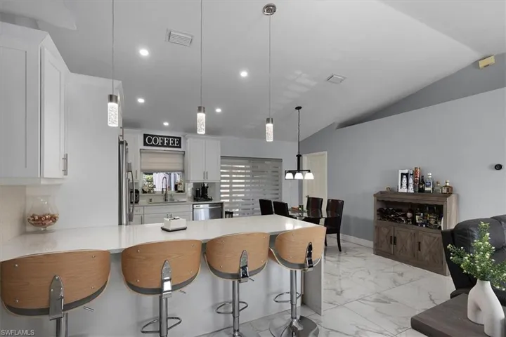 3825 Rose Ave - Breakfast bar