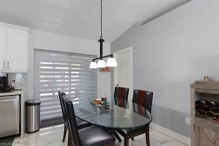 3825 Rose Ave - Dining area