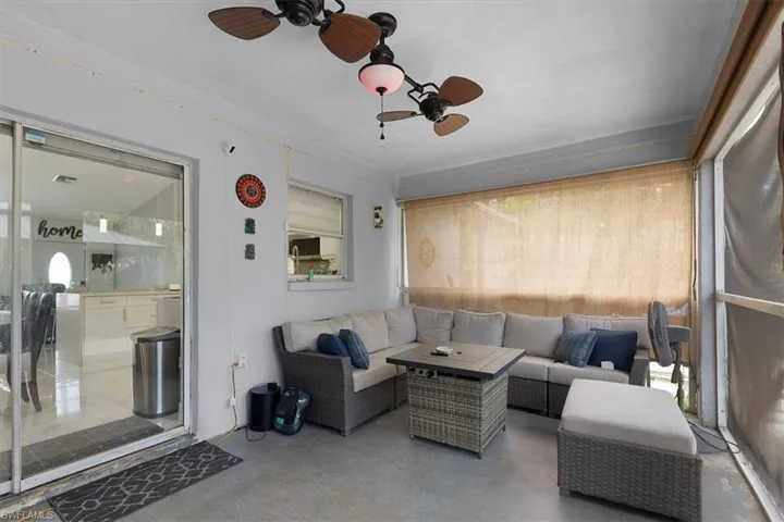 3825 Rose Ave - Spacious screened lanai - Sunroom