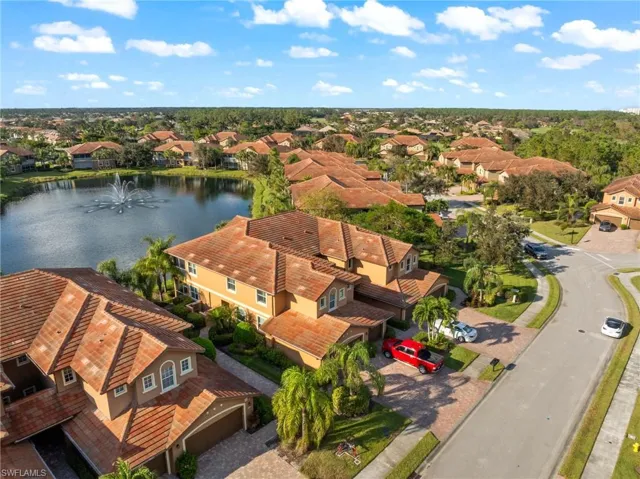 6652  Alden Woods  CIR, Naples, FL 34113