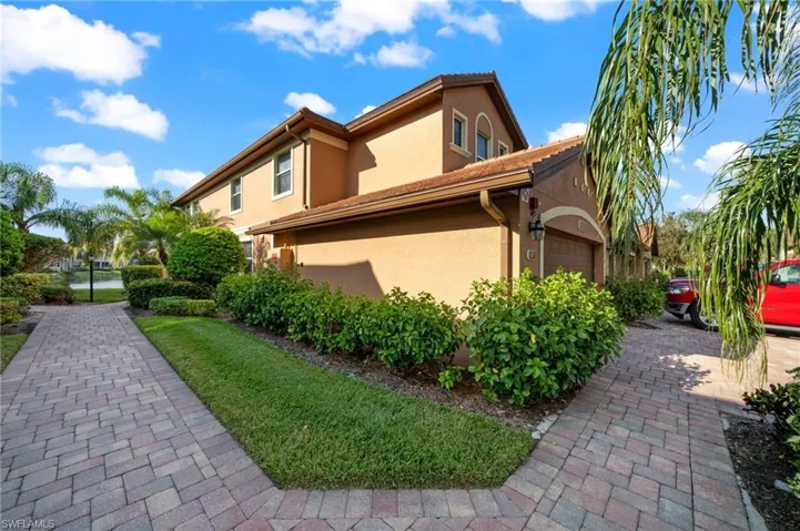 6652  Alden Woods  CIR, Naples, FL 34113