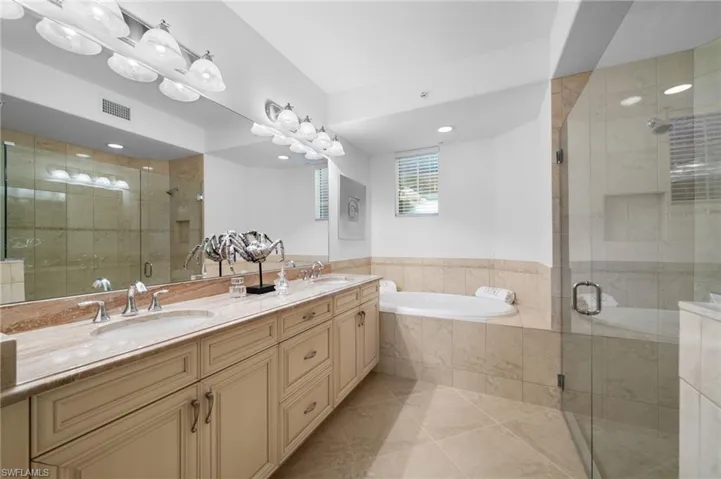 6652  Alden Woods  CIR, Naples, FL 34113