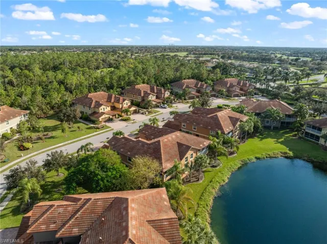 6652  Alden Woods  CIR, Naples, FL 34113