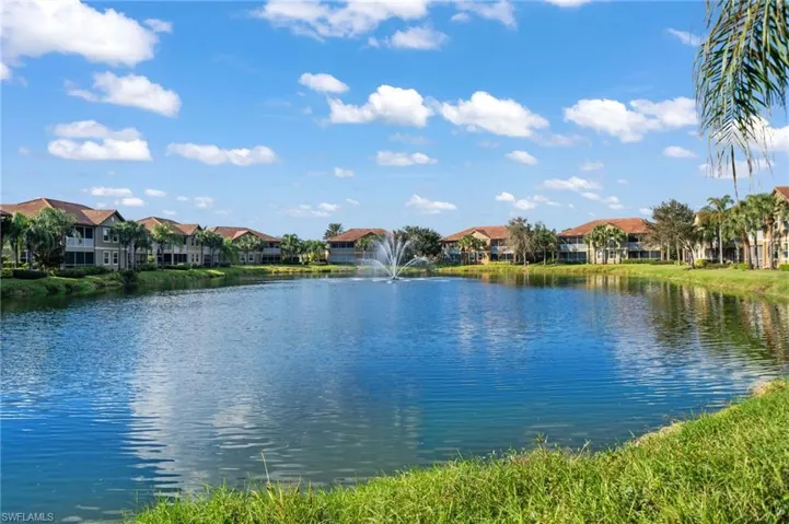 6652  Alden Woods  CIR, Naples, FL 34113