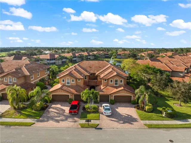 6652  Alden Woods  CIR, Naples, FL 34113