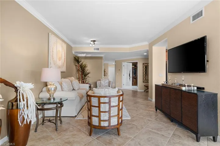 6652  Alden Woods  CIR, Naples, FL 34113