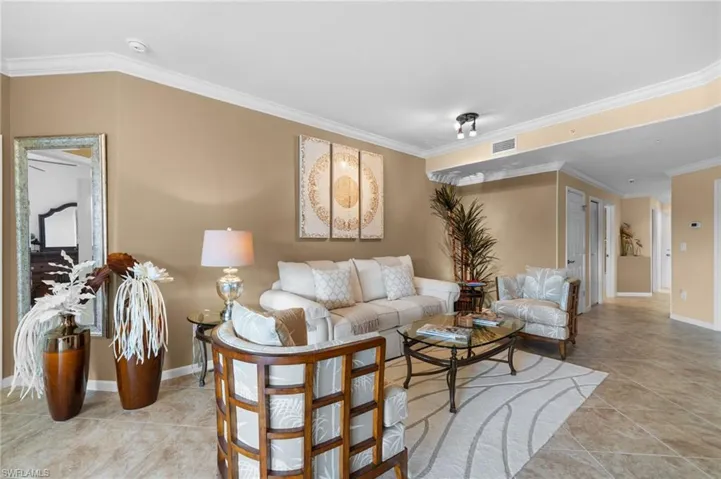 6652  Alden Woods  CIR, Naples, FL 34113