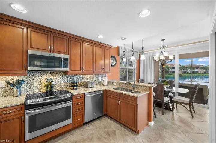 6652  Alden Woods  CIR, Naples, FL 34113