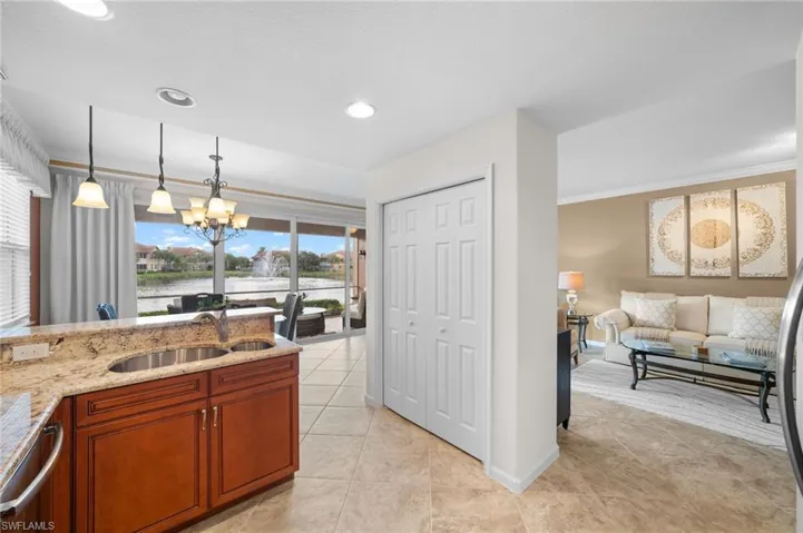 6652  Alden Woods  CIR, Naples, FL 34113