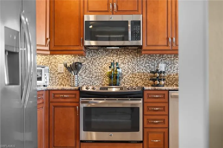 6652  Alden Woods  CIR, Naples, FL 34113