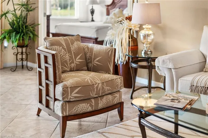 6652  Alden Woods  CIR, Naples, FL 34113