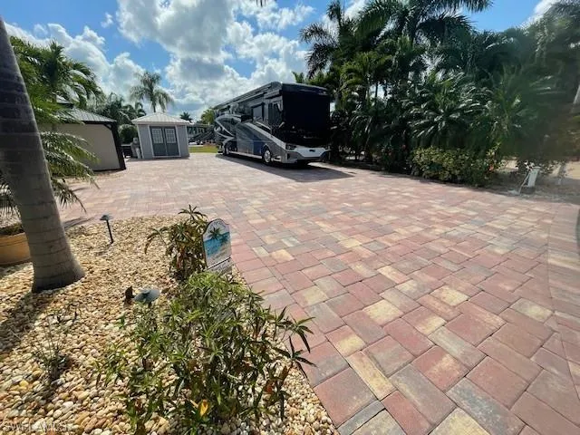 10008  RAMBLEWOOD  CT, Fort Myers, FL 33905
