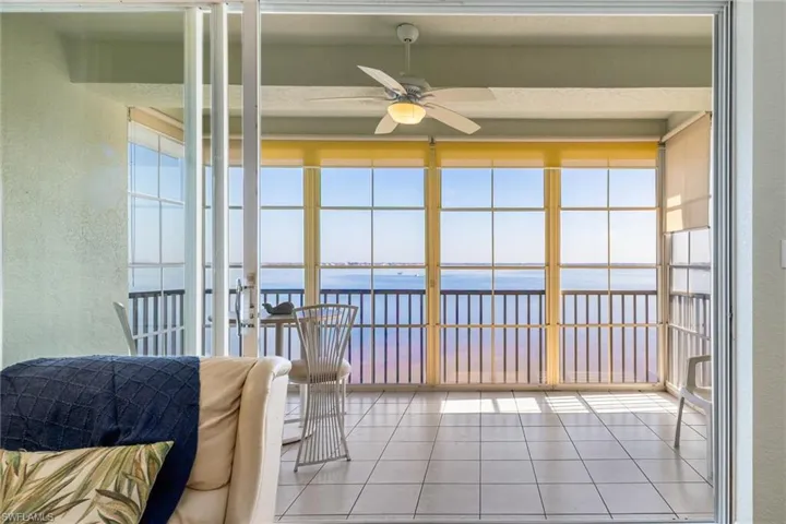Lanai / solarium with vast water views