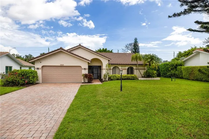 1374 Foxfire Ln, Naples, Florida 34104