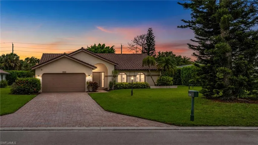 1374 Foxfire Ln, Naples, Florida 34104