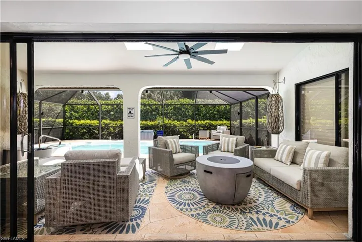 1374 Foxfire Ln, Naples, Florida 34104