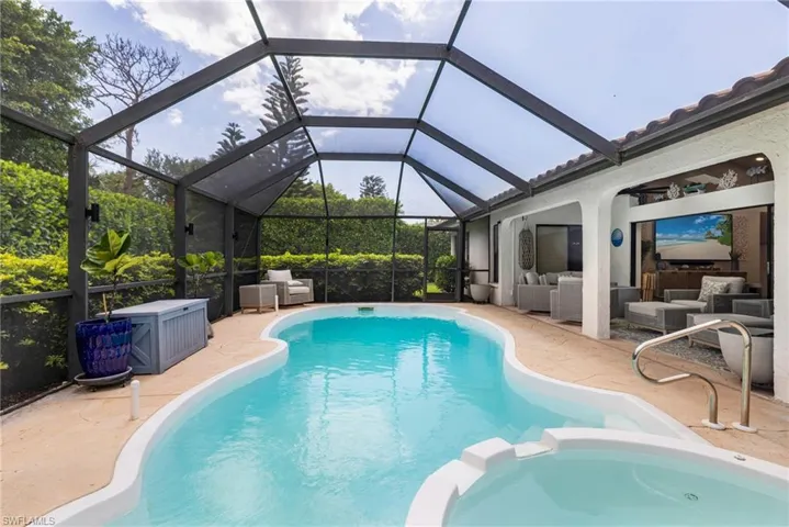 1374 Foxfire Ln, Naples, Florida 34104