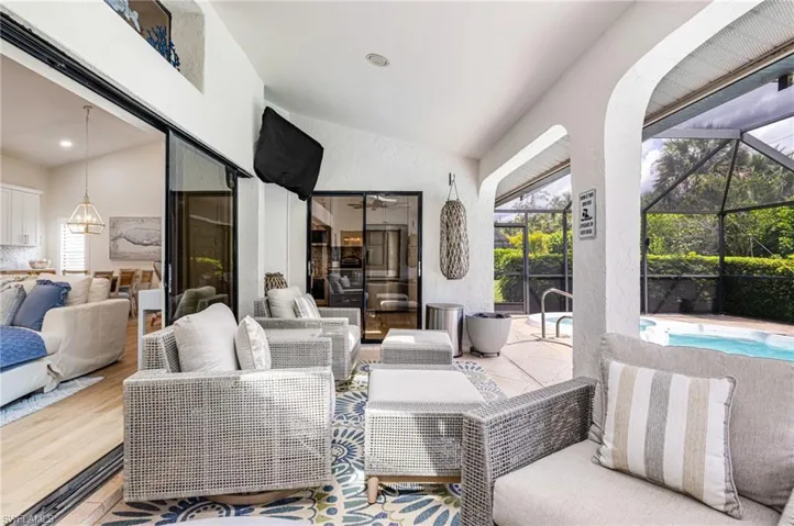 1374 Foxfire Ln, Naples, Florida 34104