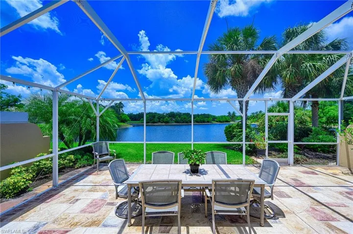 LANAI AND BEAUTIFUL LAKE VIEW