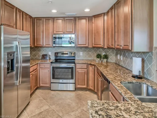 9114 Prima Way 102, Naples, Florida 34113