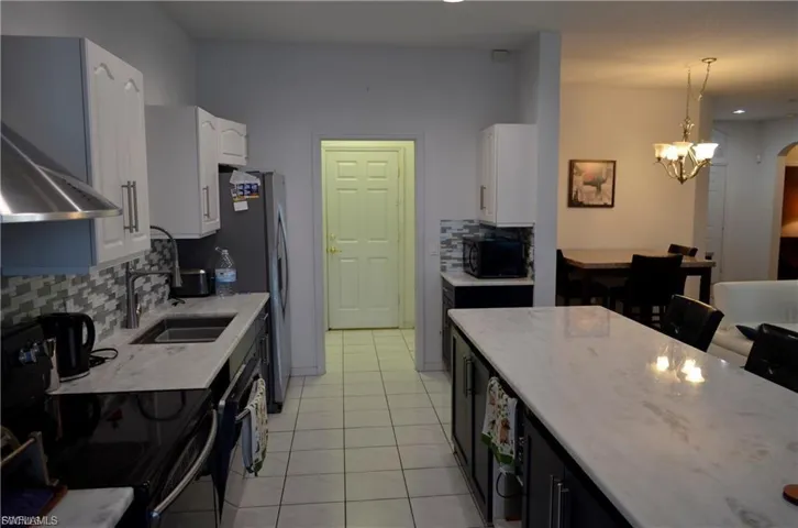 1702 Emerald Cove Dr, Cape Coral, Florida 33991