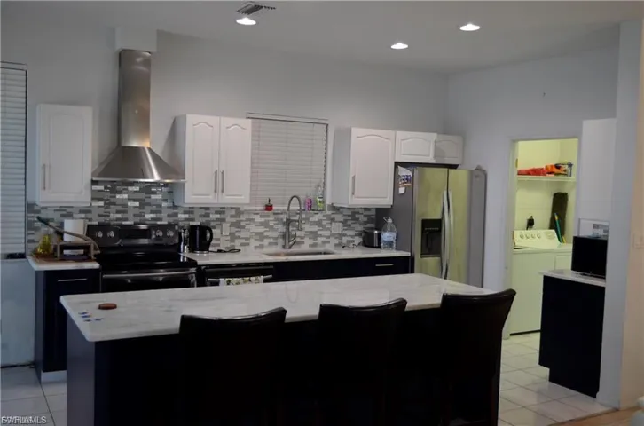 1702 Emerald Cove Dr, Cape Coral, Florida 33991