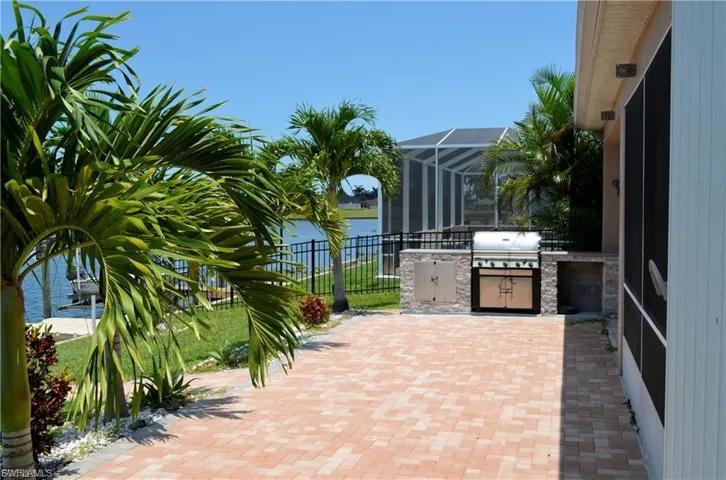 1702 Emerald Cove Dr, Cape Coral, Florida 33991