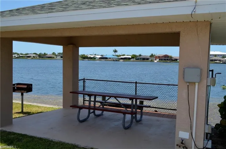 1702 Emerald Cove Dr, Cape Coral, Florida 33991