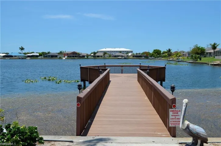1702 Emerald Cove Dr, Cape Coral, Florida 33991