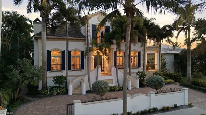 40 5th AVE S, NAPLES FL 34102