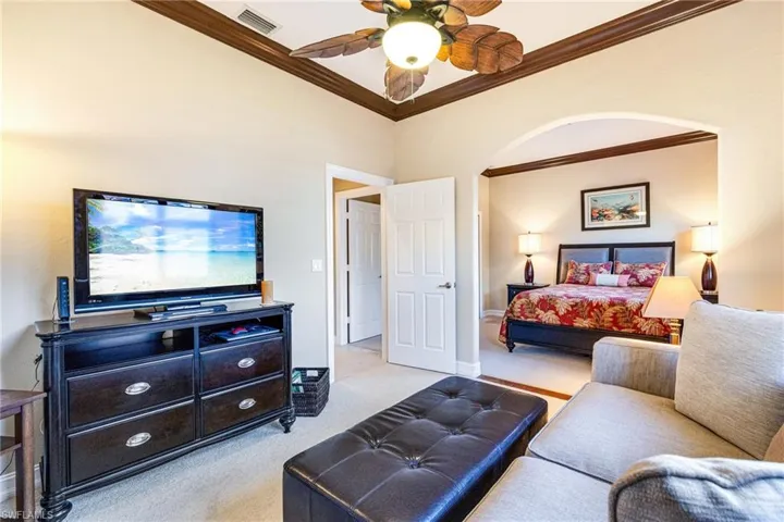 Guest bedroom suite