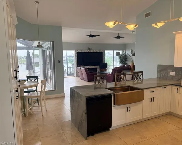 247 Se 6th St, Cape Coral, Florida 33990