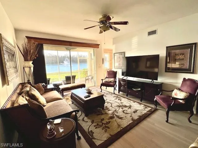 Living room w/Engineered Hardwood floors and a ceiling fan