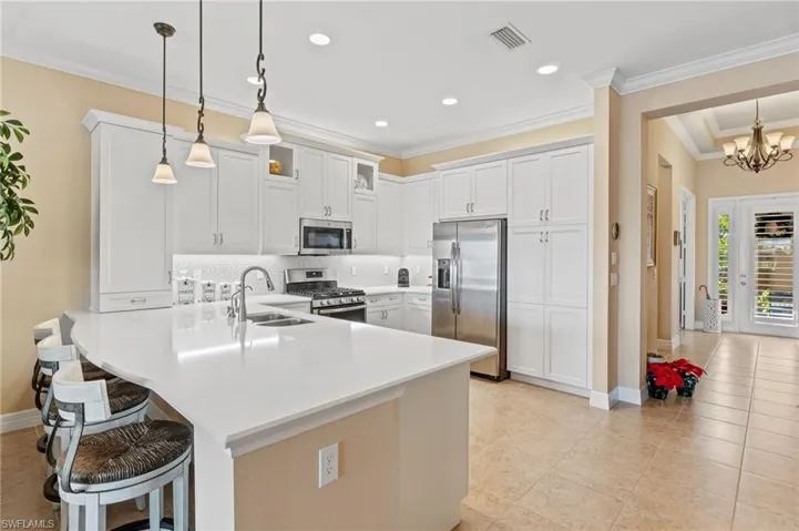 Check out the countertop detail on the breakfast bar