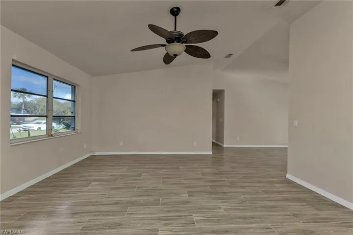 Empty room featuring ceiling fan