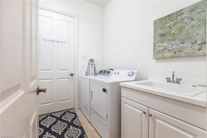 7863  Valencia  CT, Naples, FL 34113